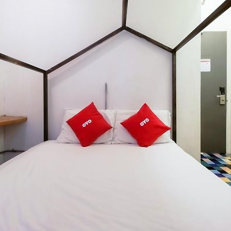 Spot On Junction Hostel Makati City Exterior photo