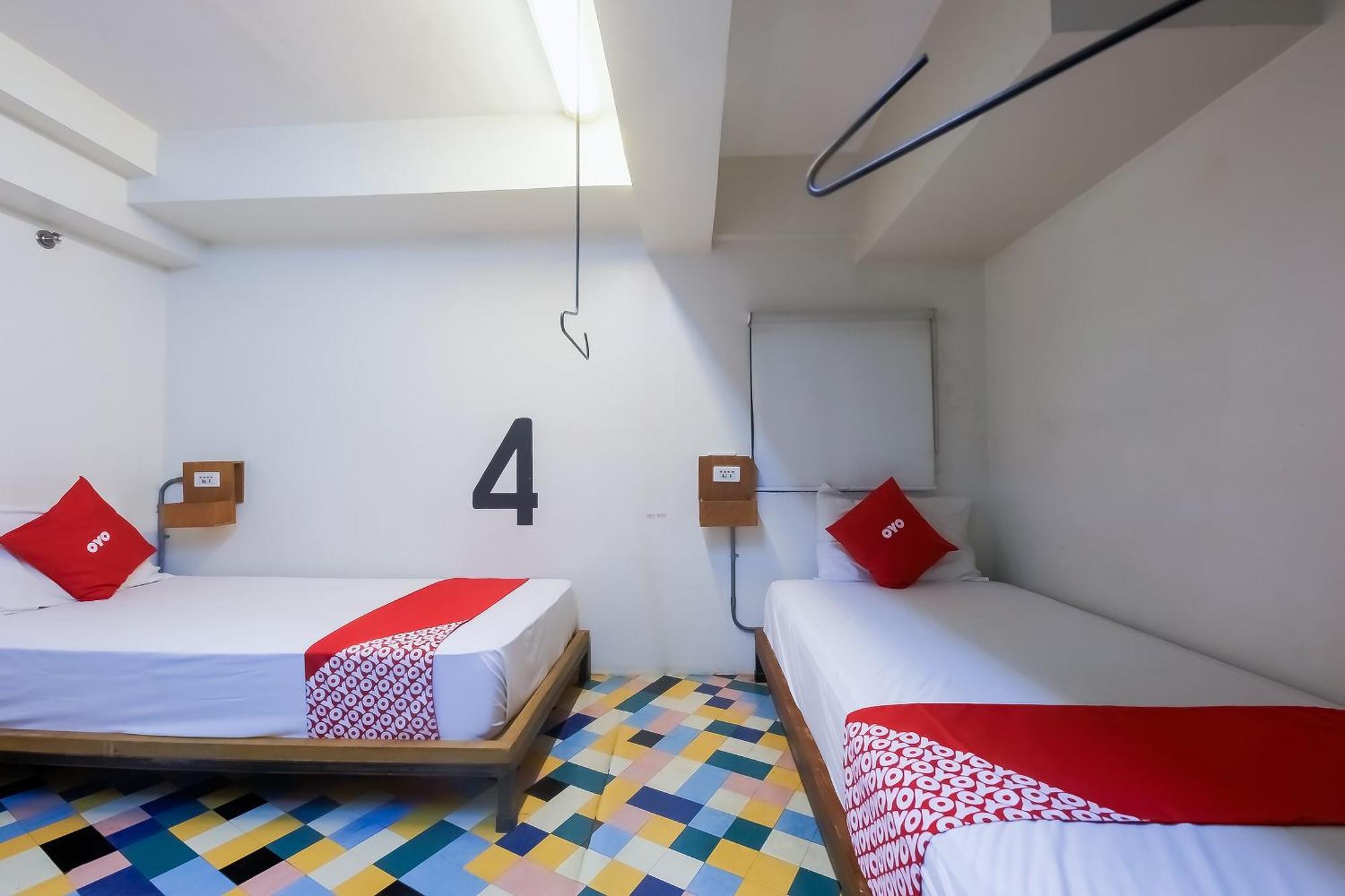 Spot On Junction Hostel Makati City Exterior photo