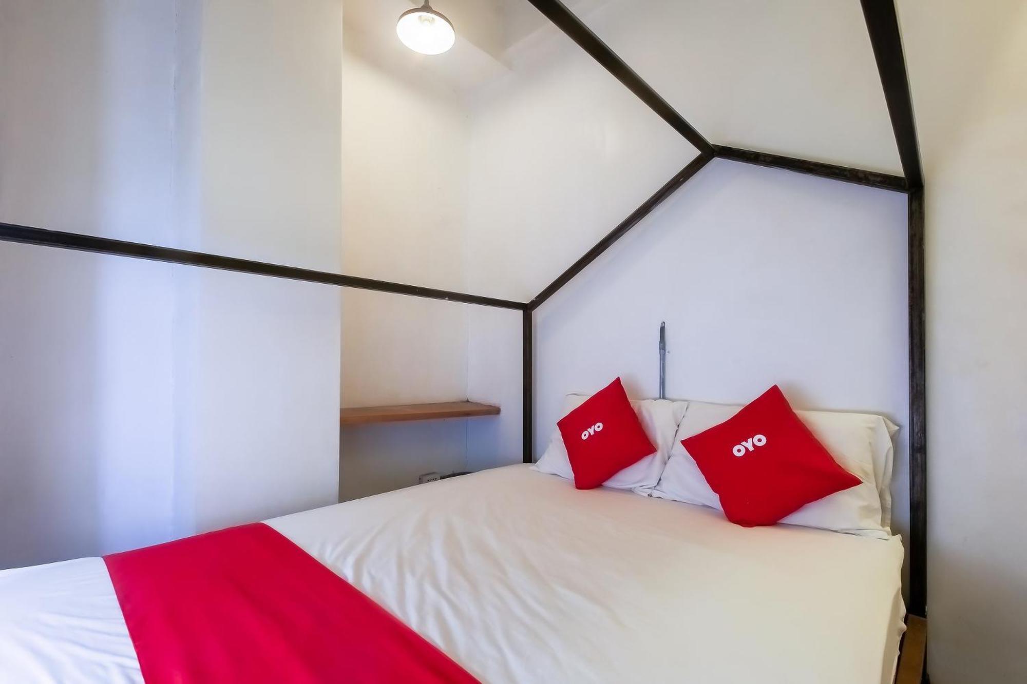 Spot On Junction Hostel Makati City Exterior photo