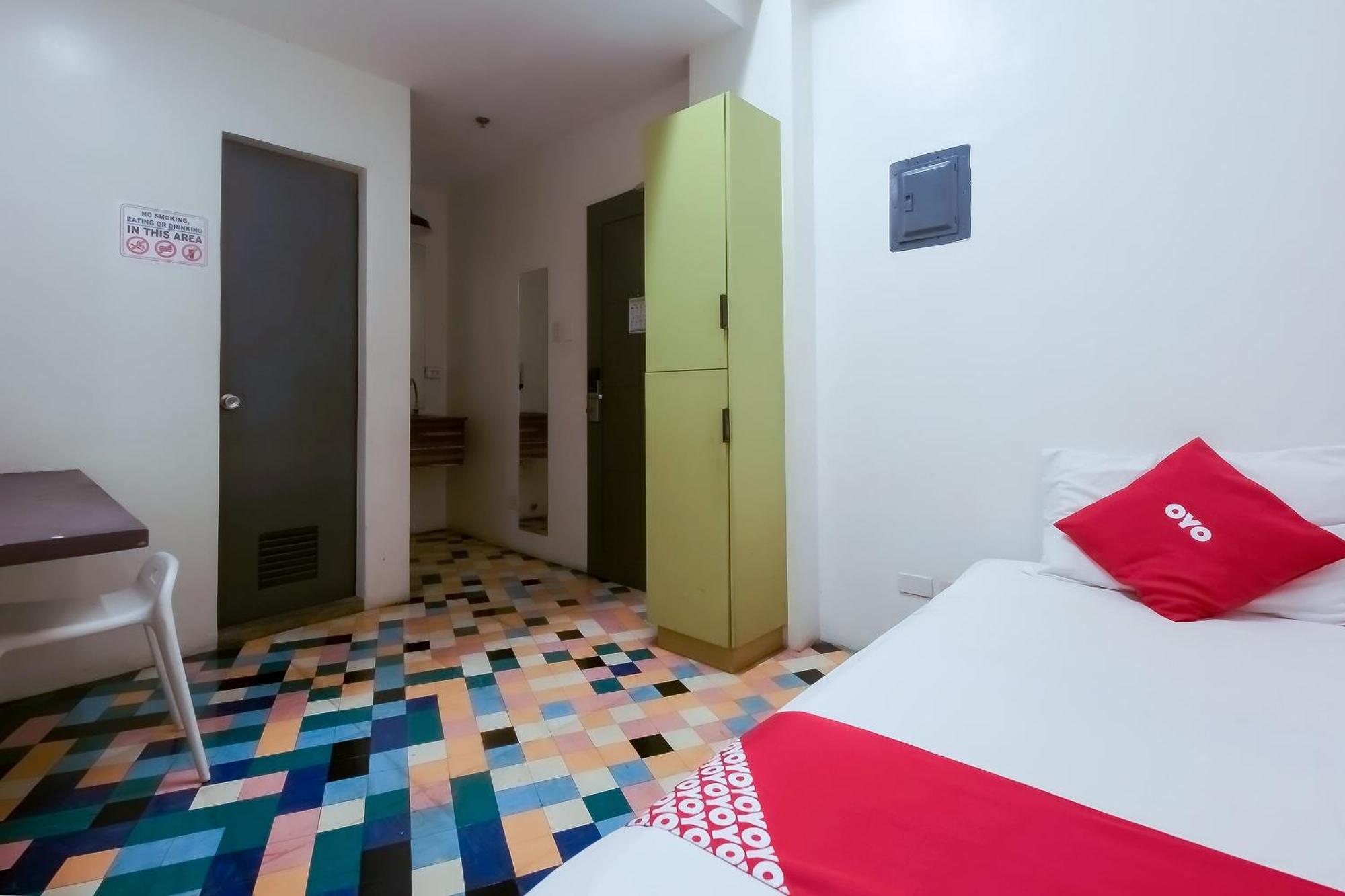 Spot On Junction Hostel Makati City Exterior photo