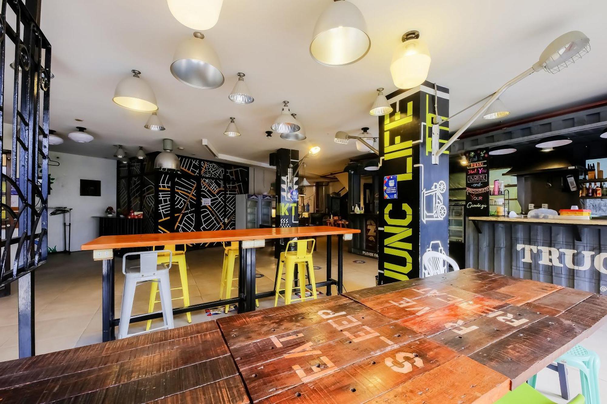 Spot On Junction Hostel Makati City Exterior photo
