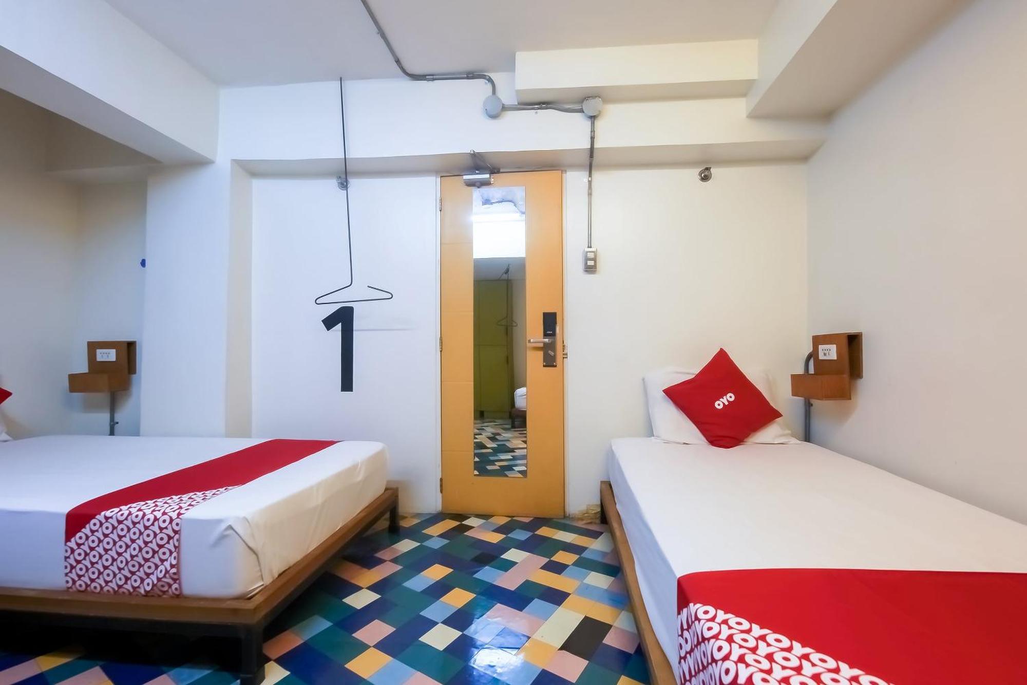 Spot On Junction Hostel Makati City Exterior photo