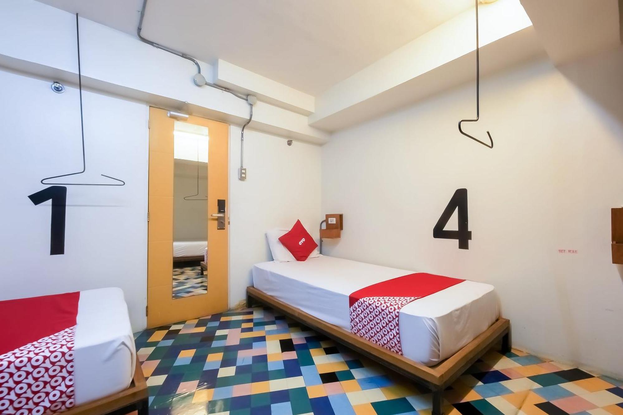 Spot On Junction Hostel Makati City Exterior photo