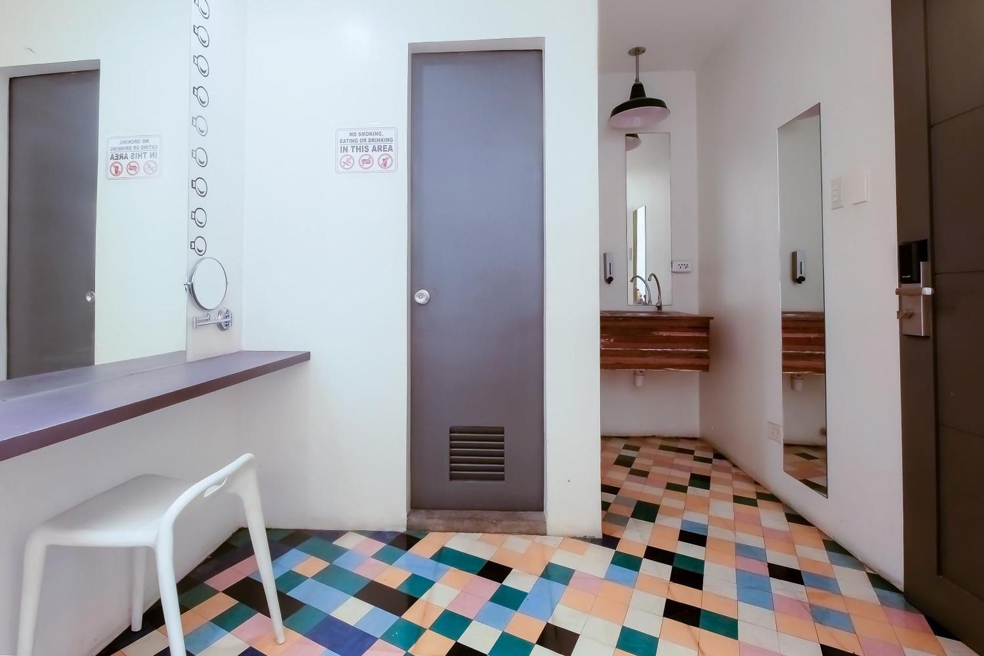 Spot On Junction Hostel Makati City Exterior photo